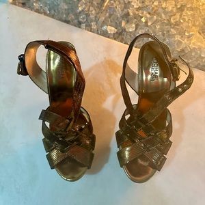Michael Kors Women's Gold Footwear Size 7.5 hardly worn Do not have original box